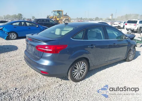 2018 Ford Focus Titanium z USA, uszkodzony, nr VIN 1FADP3J23JL326573